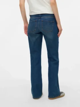 Leveälahkeiset, keskikorkeat bootcut-farkut