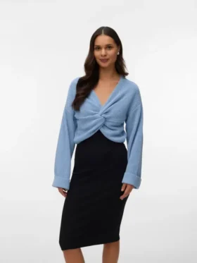 Normaalileikkaus, V-kaulus, käännettävät hihansuut, lasketut olkapäät, pullover