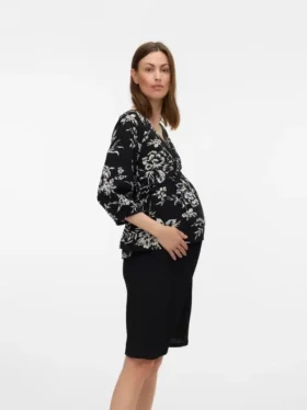 Normaalileveät korkeavyötäröiset Shortsit